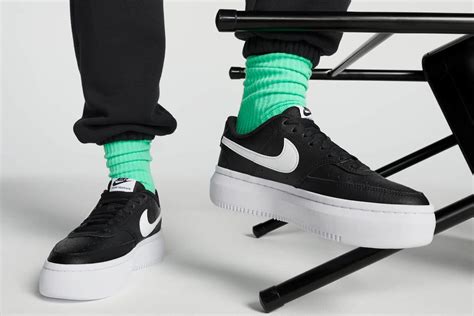 Nike Sportswear Plateau Sneaker online shoppen 